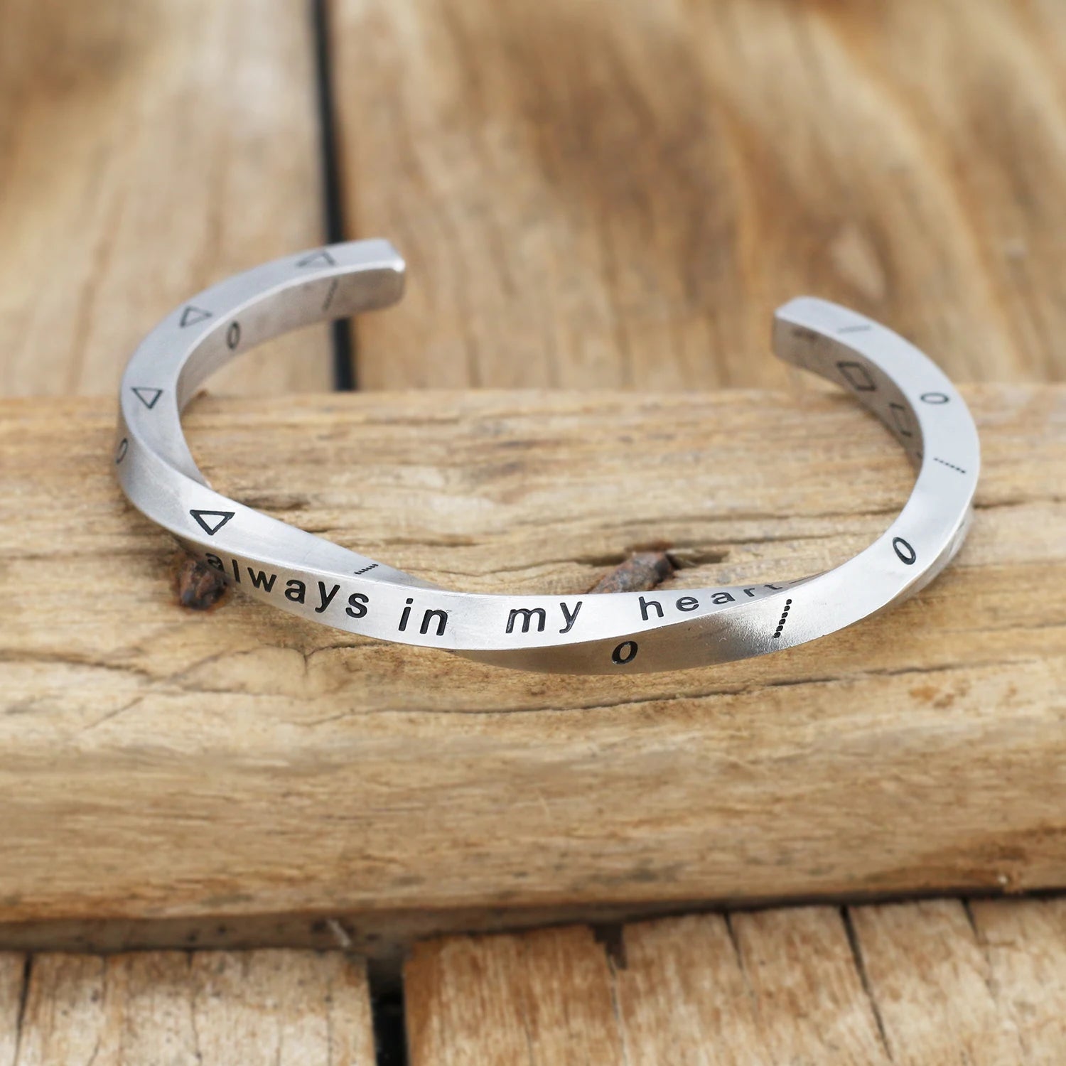 Gravín Raw Iron Cuff Collection – Forged Steel Bracelets for Men