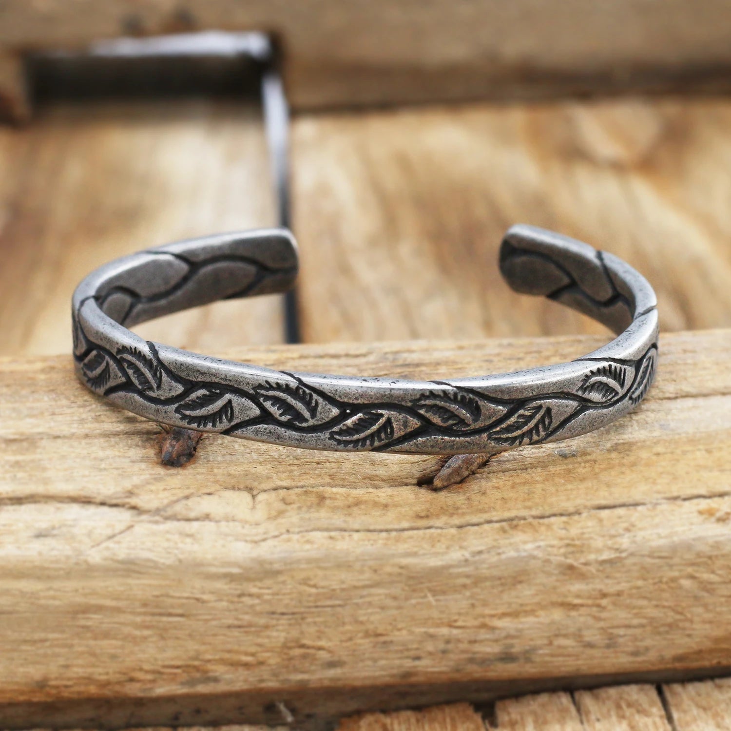 Gravín Raw Iron Cuff Collection – Forged Steel Bracelets for Men