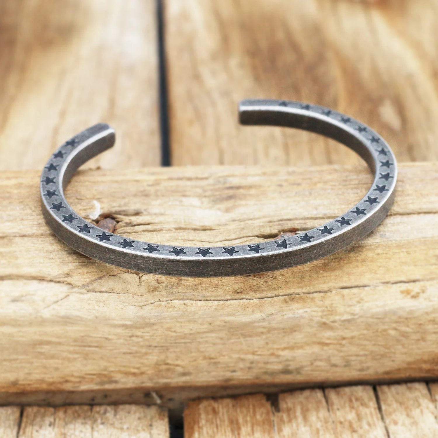 Gravín Raw Iron Cuff Collection – Forged Steel Bracelets for Men