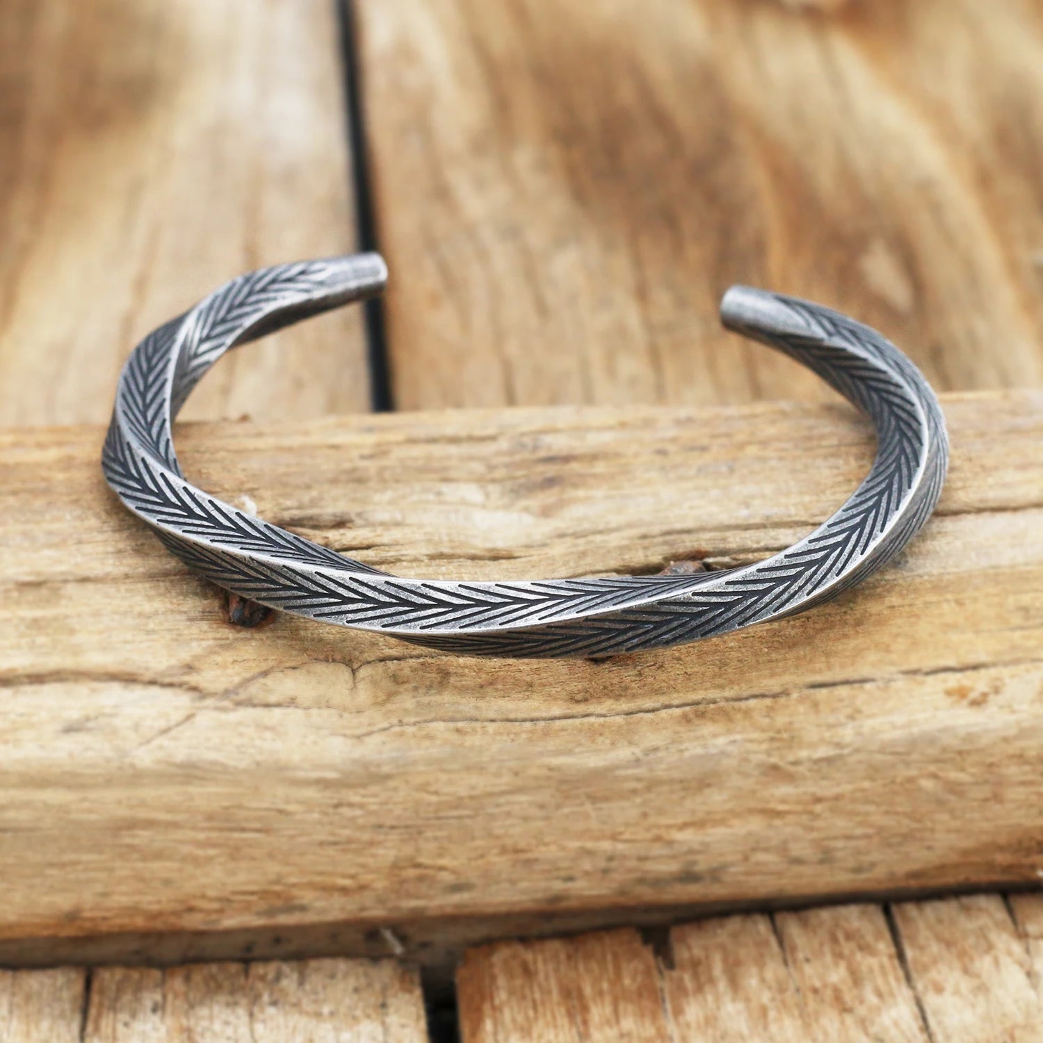 Gravín Raw Iron Cuff Collection – Forged Steel Bracelets for Men