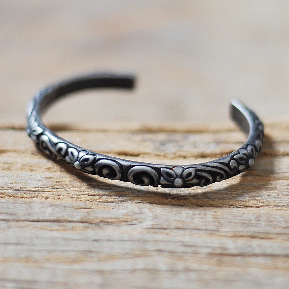 Vintage Carved Titanium Cuff Bracelet – Floral Patterned Steel | Gravín Legacy