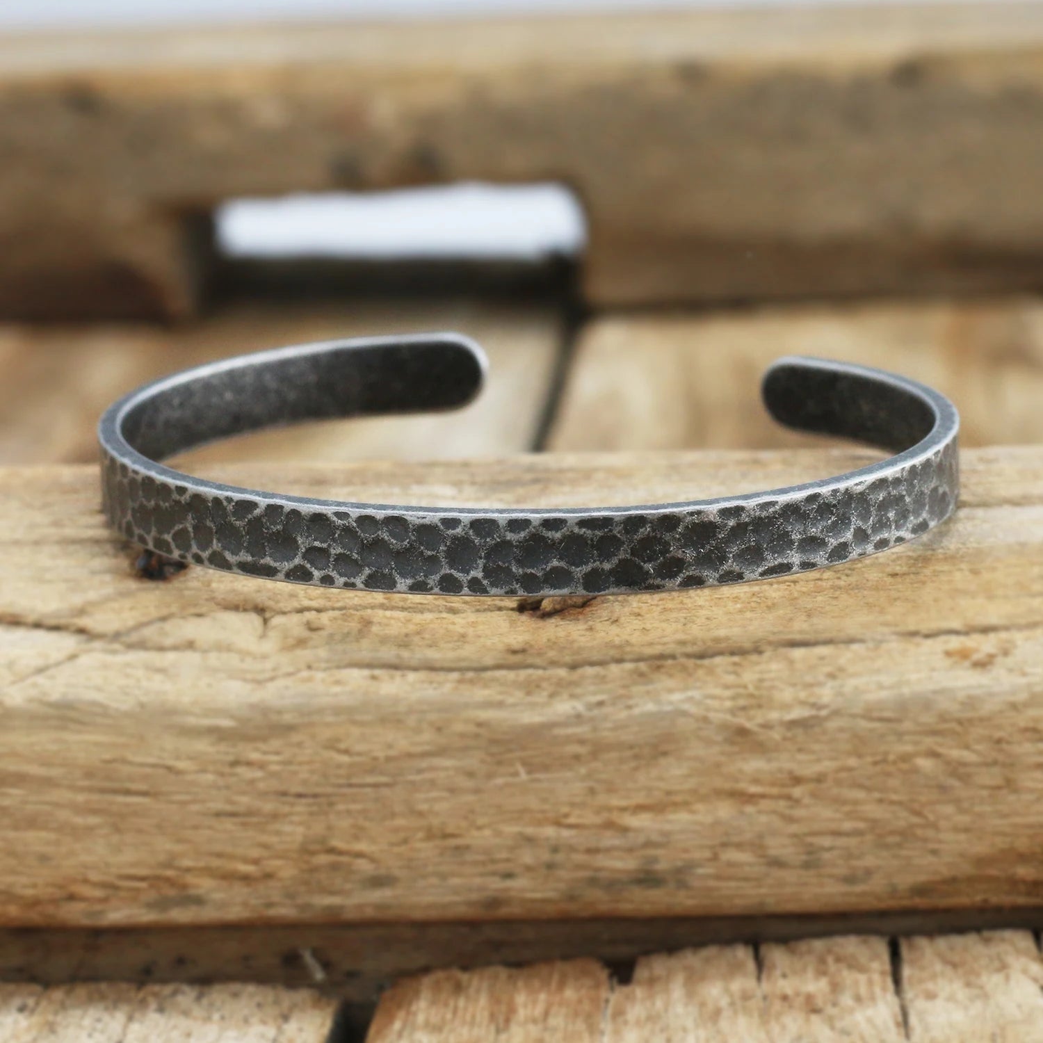 Gravín Raw Iron Cuff Collection – Forged Steel Bracelets for Men