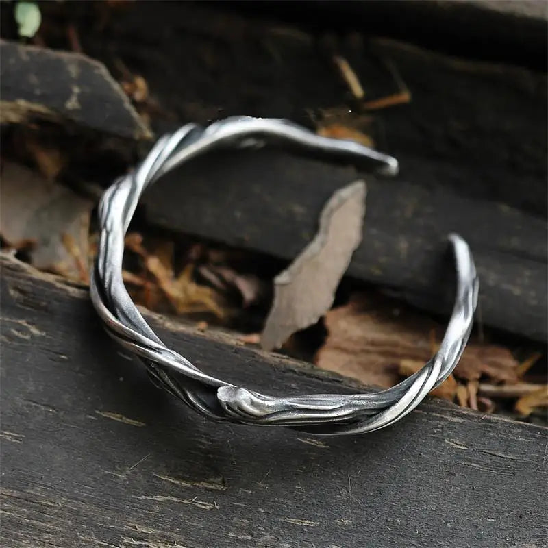 Gravín | Whispering Branch – Sculpted Silver Cuff