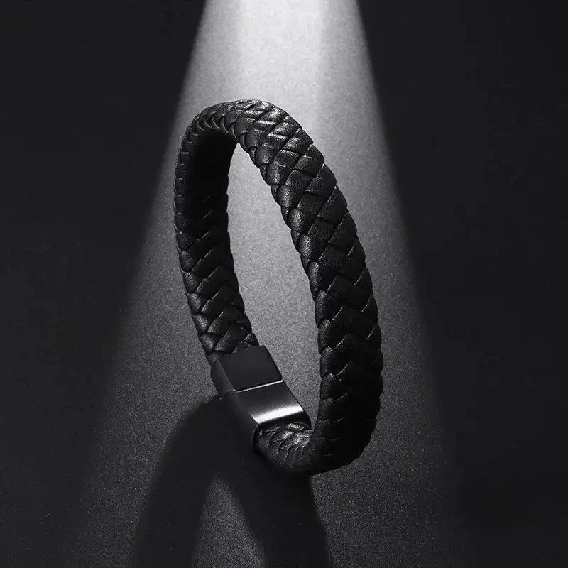 Gravín Noir – Single Layer Black Braided Leather Bracelet
