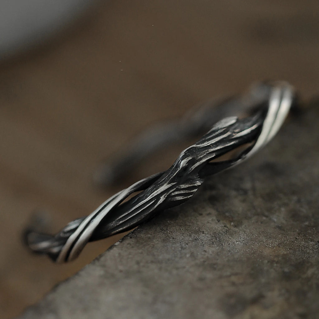 Gravín | Whispering Branch – Sculpted Silver Cuff