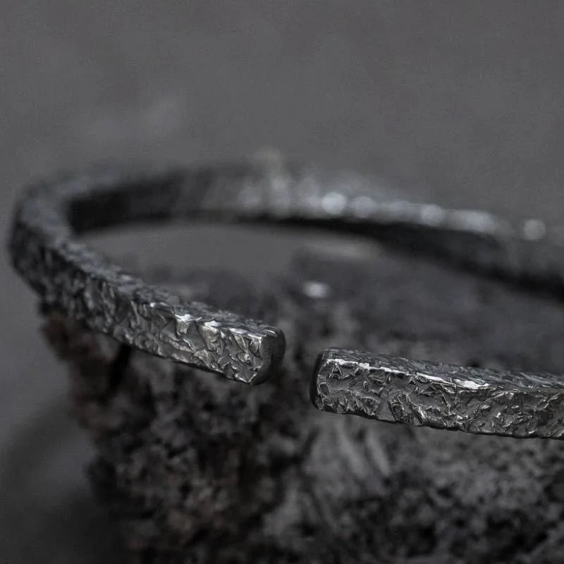 Gravín Obsidian Mobius Cuff – Raw Black Infinity Bracelet