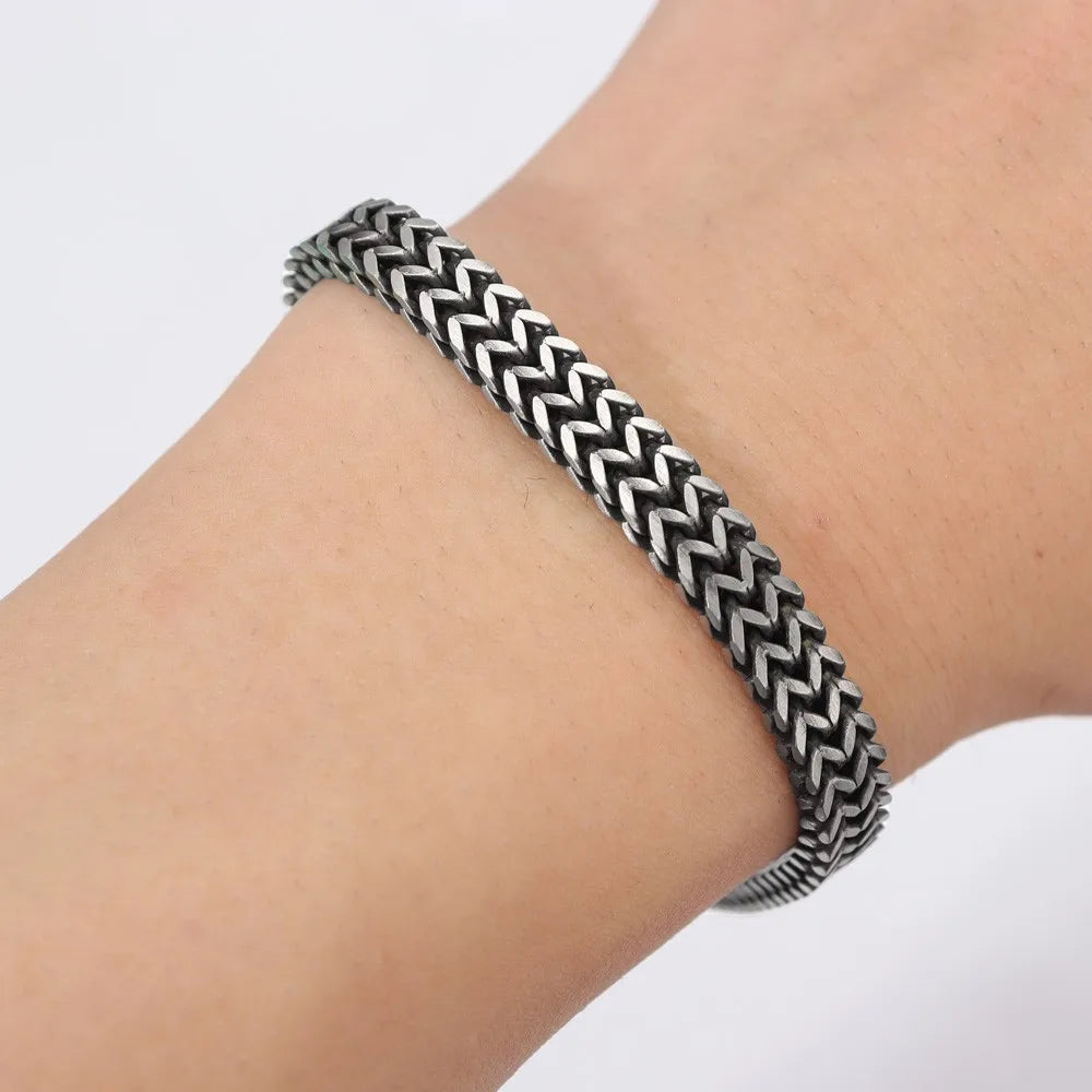 Gravín Minimal Cuban Chain Bracelet – Bold Buckle Edition