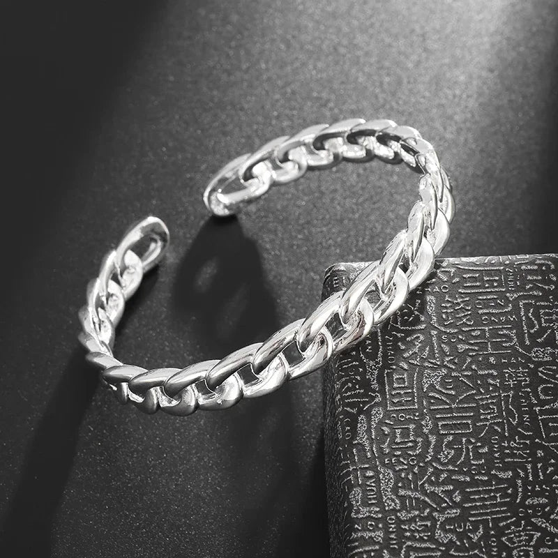 Gravín // Silent Heritage – Carved Stories Collection