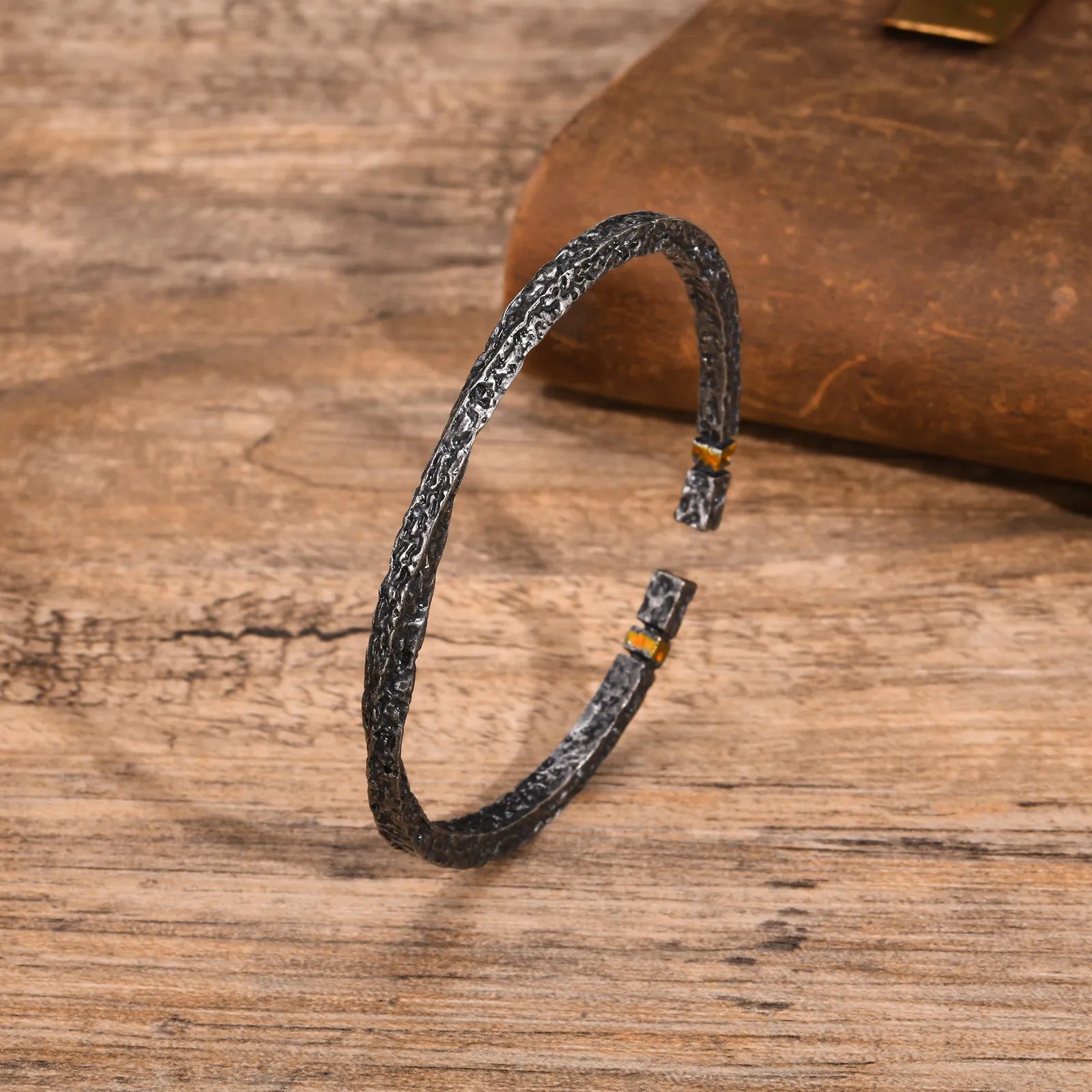 Forged Grey Mobius Cuff – Textured Hammer Finish | Gravín Nomad