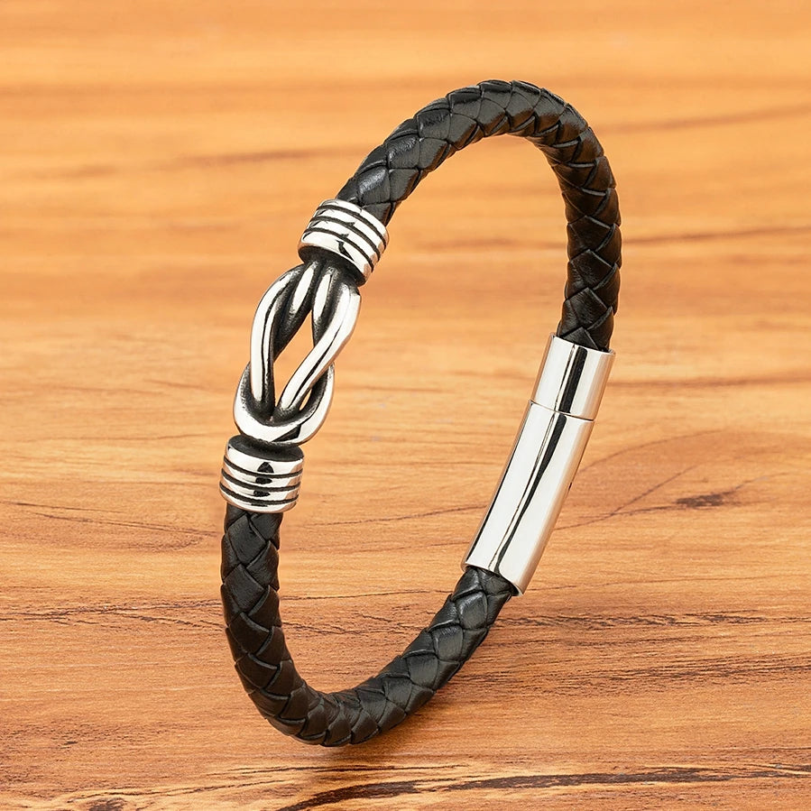 Gravín Knot Clasp Leather Bracelet – Minimalist Steel Accent