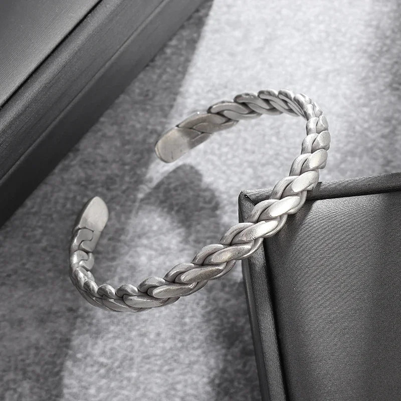 Gravín // Silent Heritage – Carved Stories Collection