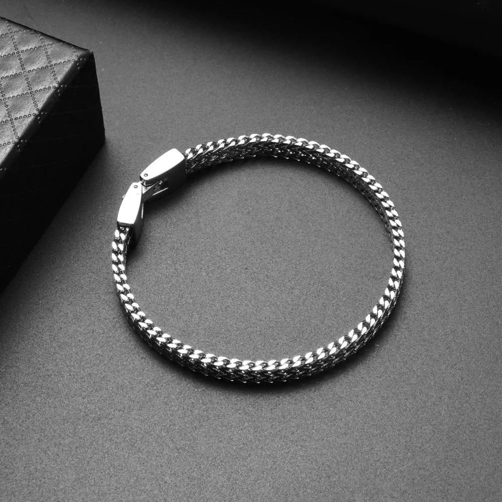 Gravín Minimal Cuban Chain Bracelet – Bold Buckle Edition