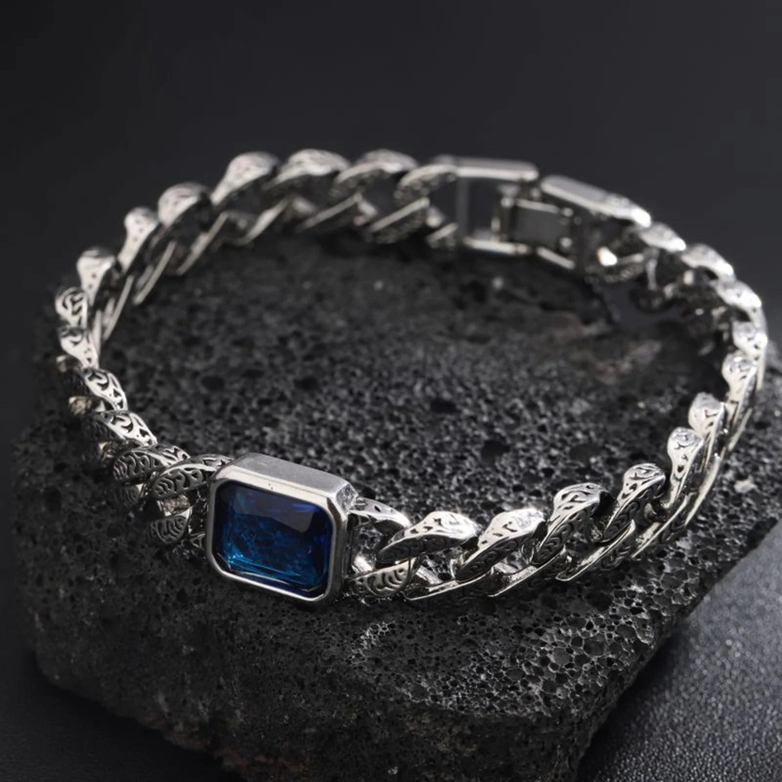Gravín Cuban Chain Bracelet with Blue Gemstone – Bold Geometric Luxury