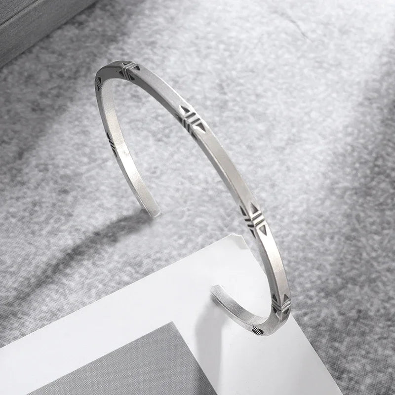 Gravín // Silent Heritage – Carved Stories Collection