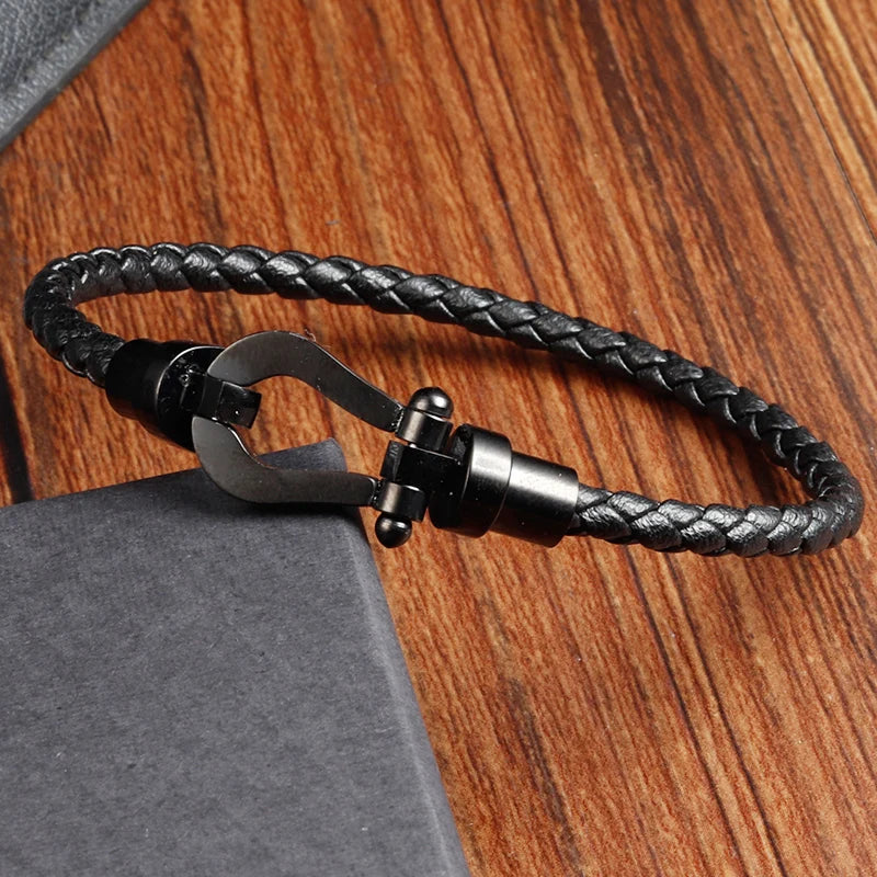 Matte Black Leather Rope Bracelet – Carabiner-Style Clasp | Gravín Core