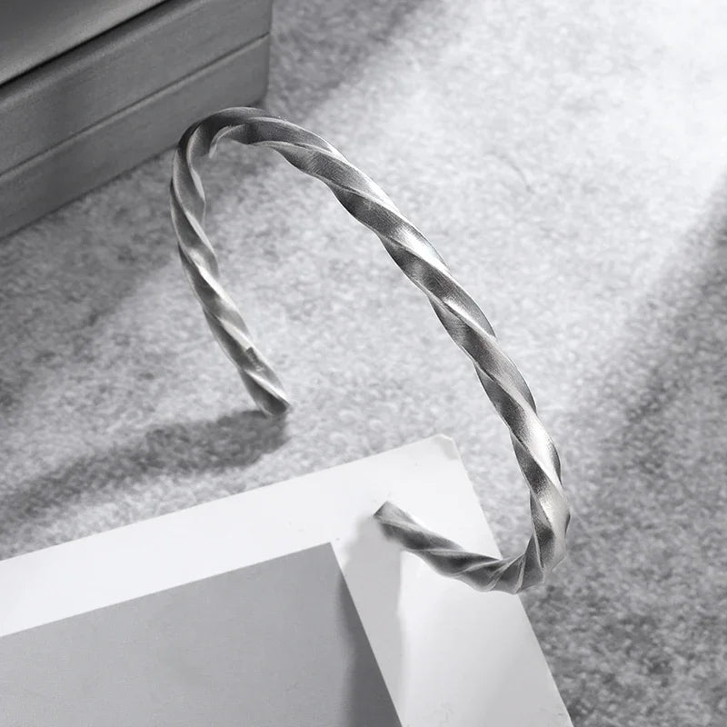 Gravín // Silent Heritage – Carved Stories Collection