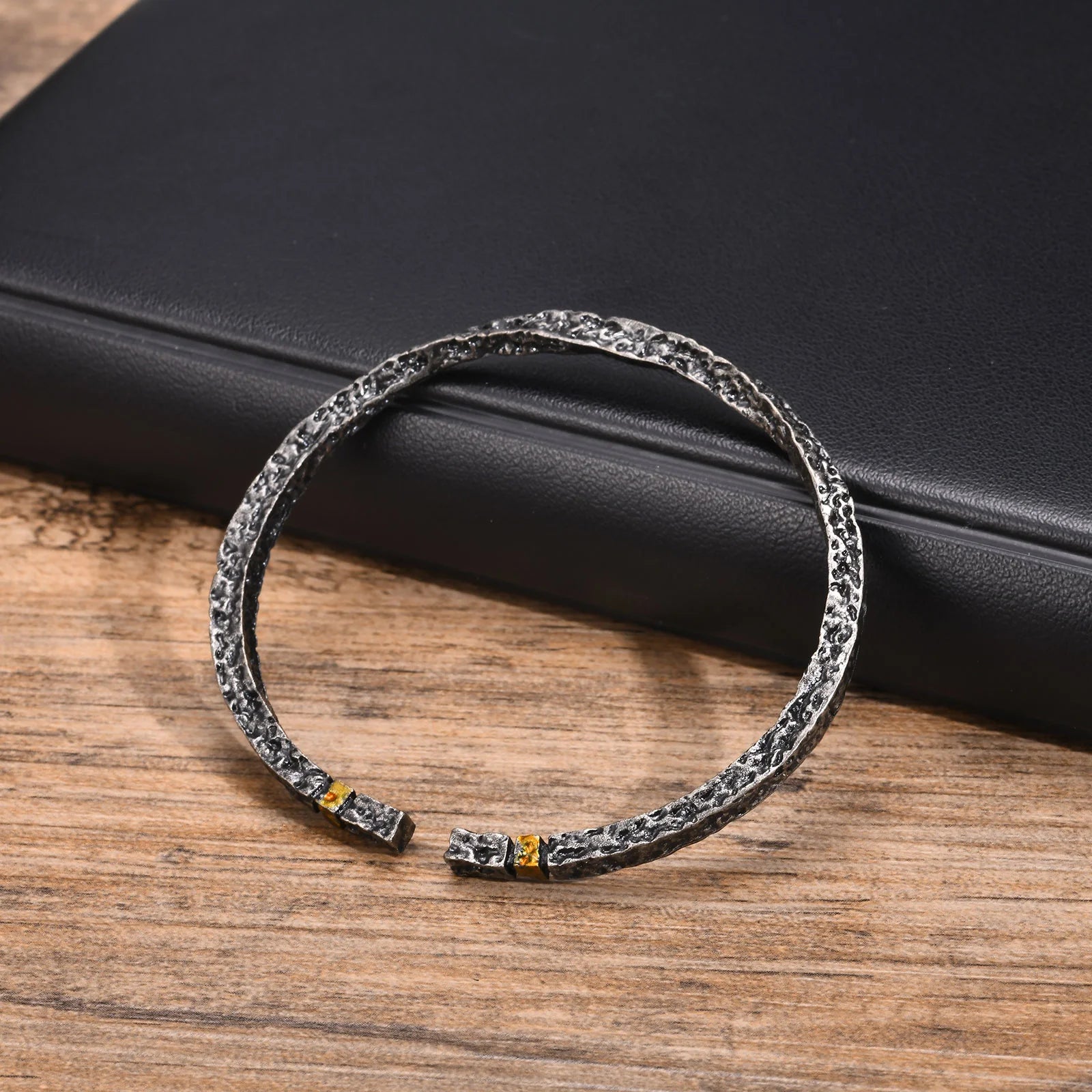 Forged Grey Mobius Cuff – Textured Hammer Finish | Gravín Nomad