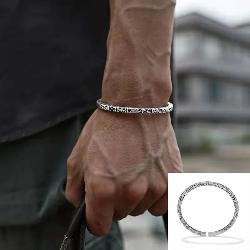 Gravín // Silent Heritage – Carved Stories Collection