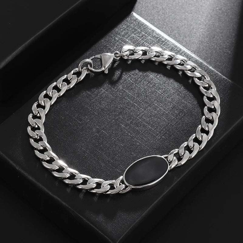 Gravín Black Oval Link Bracelet – Classic Chain with Bold Accent