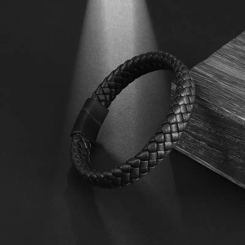 Gravín Noir – Single Layer Black Braided Leather Bracelet