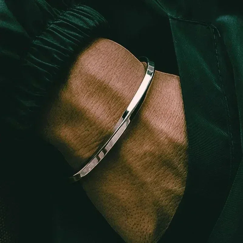 Gravín Steel Cuffs Collection – Modern Metal Bracelets for Men