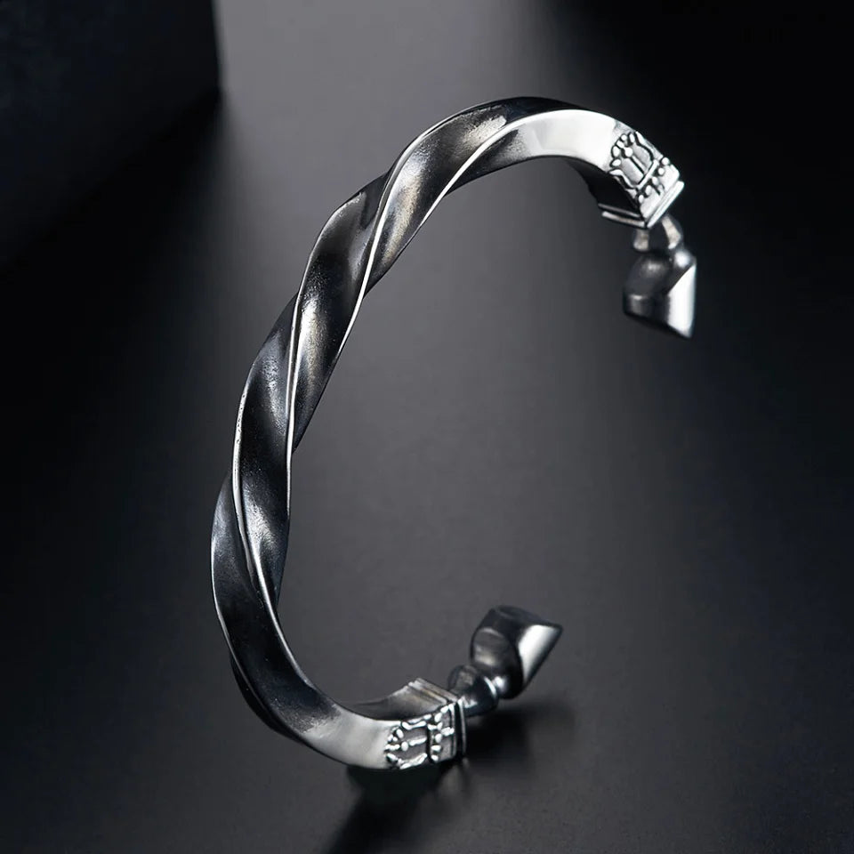 Gravín War Hoof Cuff – 316L Stainless Steel Twist Bracelet