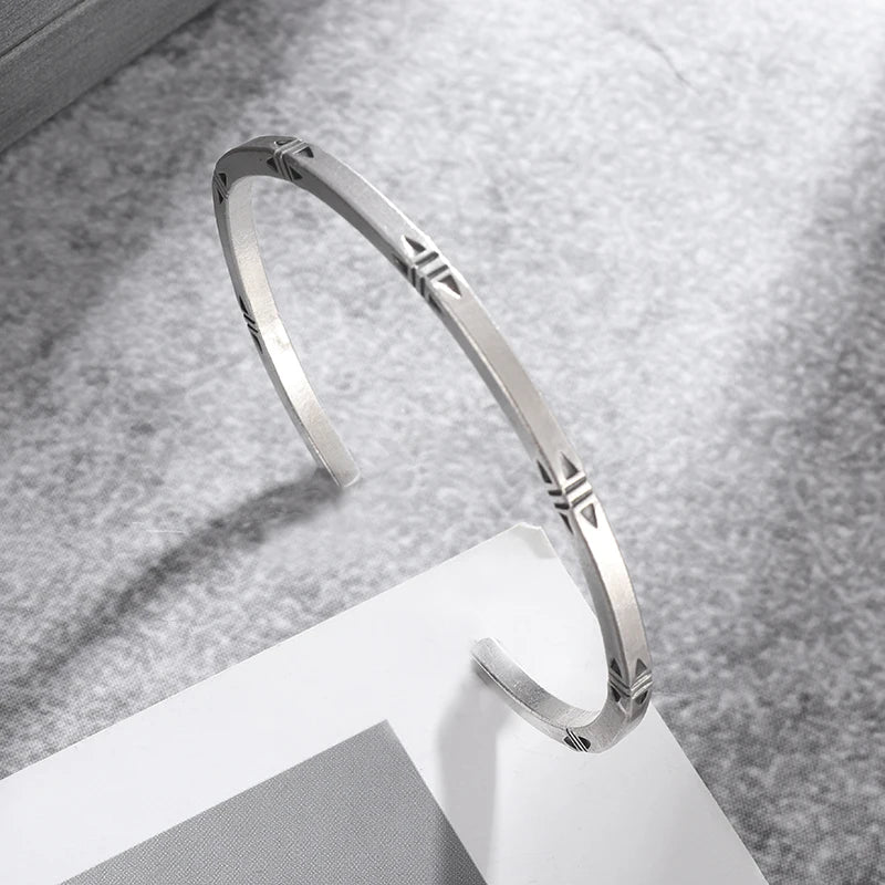 Gravín Mythos Cuff Collection – Hand-Carved Heritage Bracelets