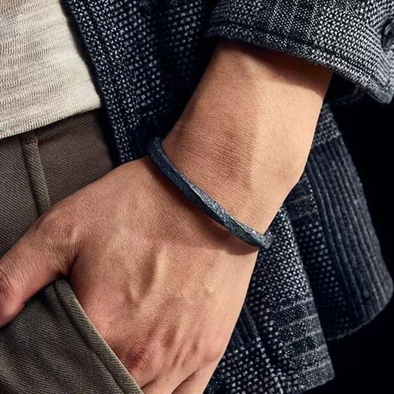 Gravín Obsidian Mobius Cuff – Raw Black Infinity Bracelet