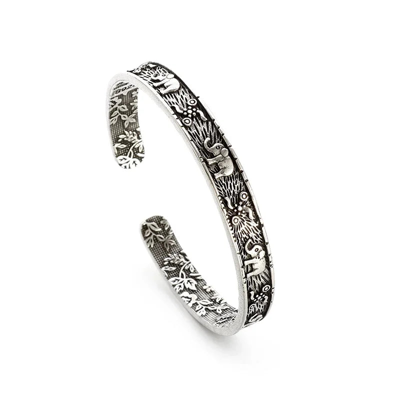 Gravín // Silent Heritage – Carved Stories Collection