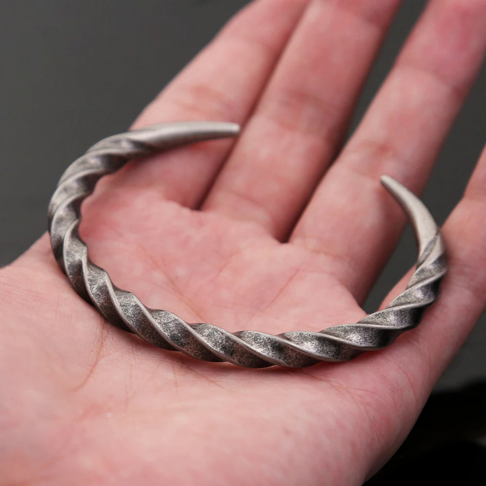 Gravín Forge Twist Cuff – Vintage 316L Steel Bracelet