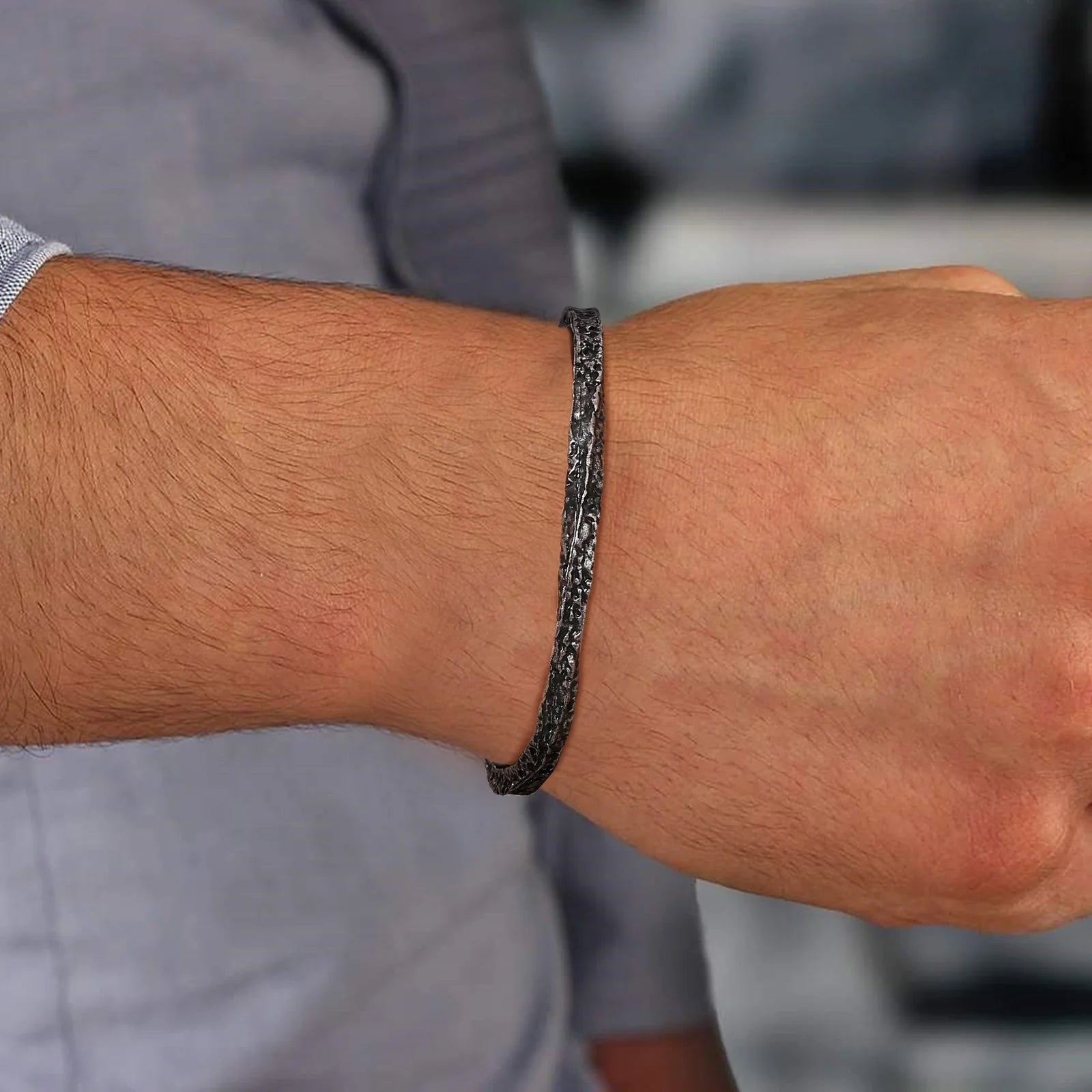 Forged Grey Mobius Cuff – Textured Hammer Finish | Gravín Nomad