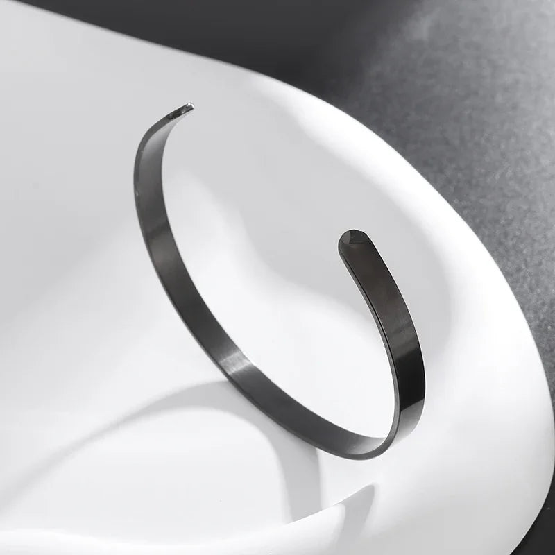 Gravín // Silent Heritage – Carved Stories Collection