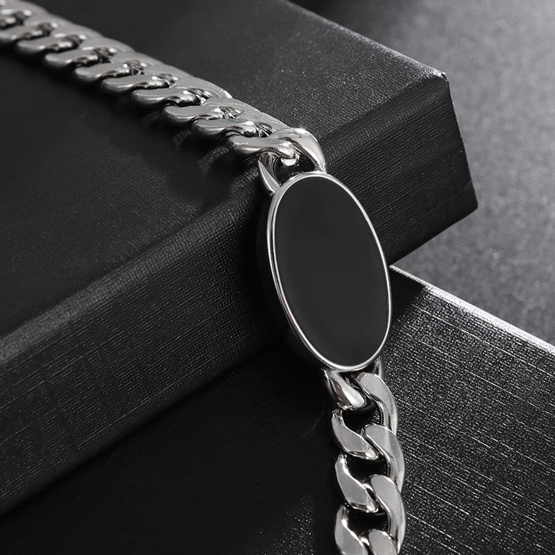 Gravín Black Oval Link Bracelet – Classic Chain with Bold Accent