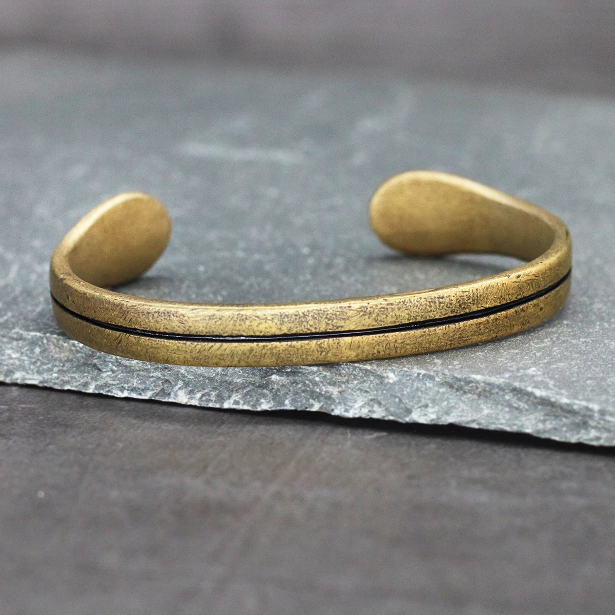 Gravín Raw Iron Cuff Collection – Forged Steel Bracelets for Men